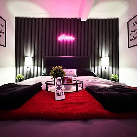 Boutique Backyard Bungalow - Brimsdown 엔필드 외부 사진