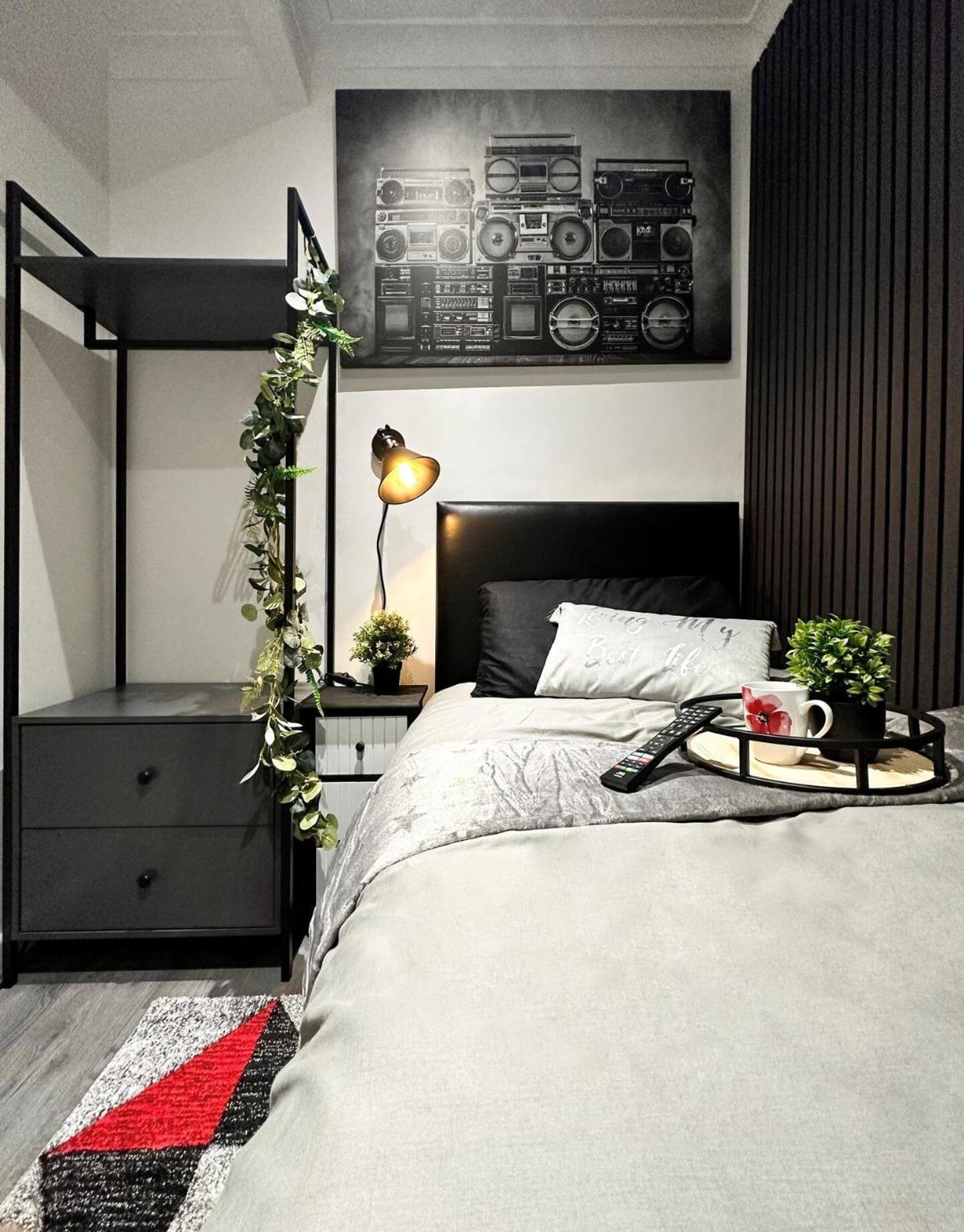 Boutique Backyard Bungalow - Brimsdown 엔필드 외부 사진